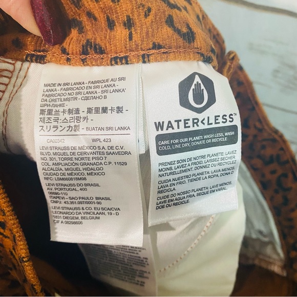 Levi’s Scratchy Leopard Ginger Wedgie Straight Corduroy Jeans Size 28 NWT - Picture 10 of 10